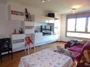 Sala d'estar de Pis de lloguer en Gijón  amb Calefacció, Parquet i Traster