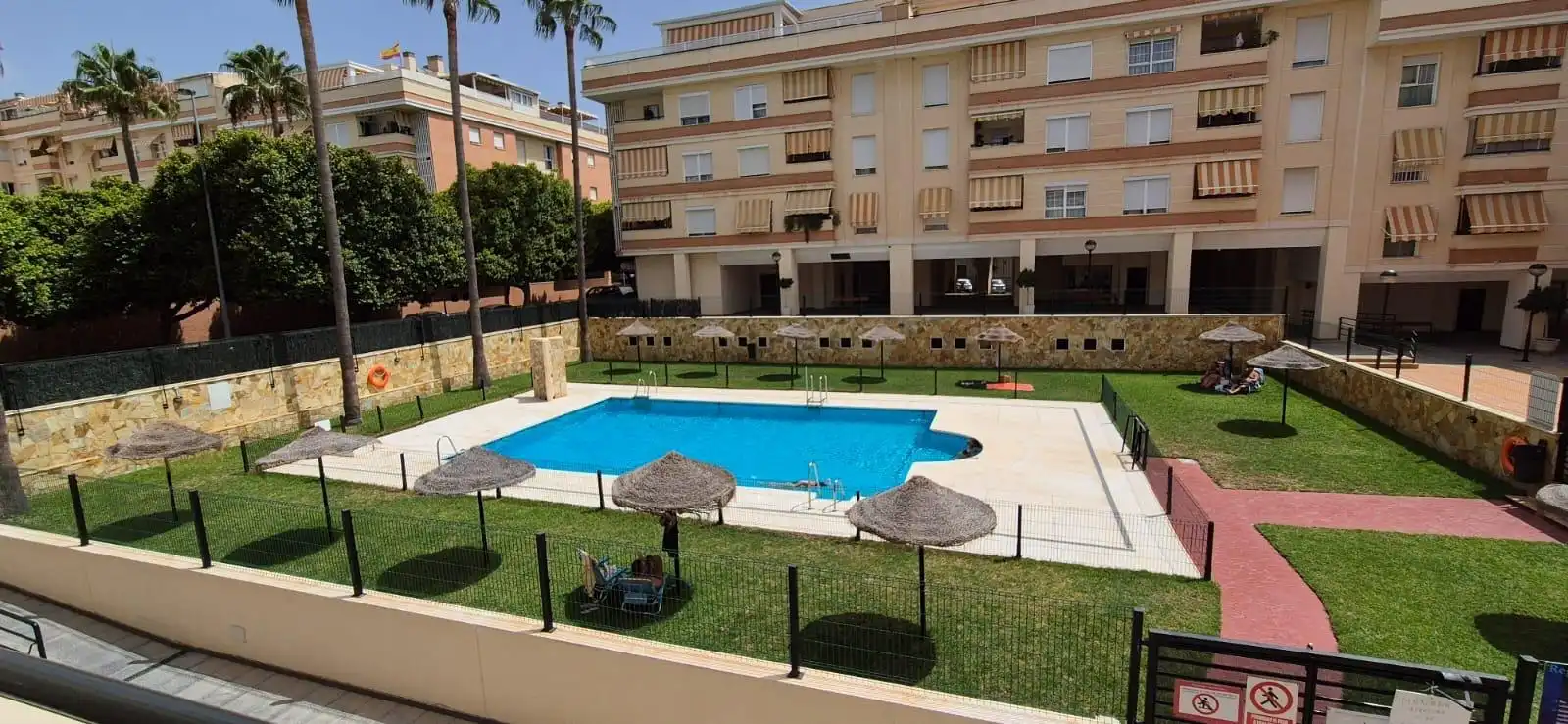 Piscina de Piso de alquiler en Málaga con Terraza y Amueblado