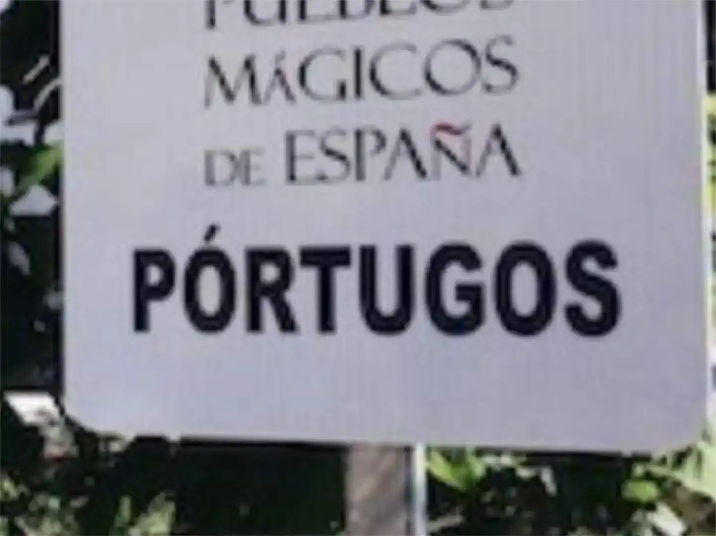 Vista exterior de Casa adosada en venda en Pórtugos amb Moblat i Balcó