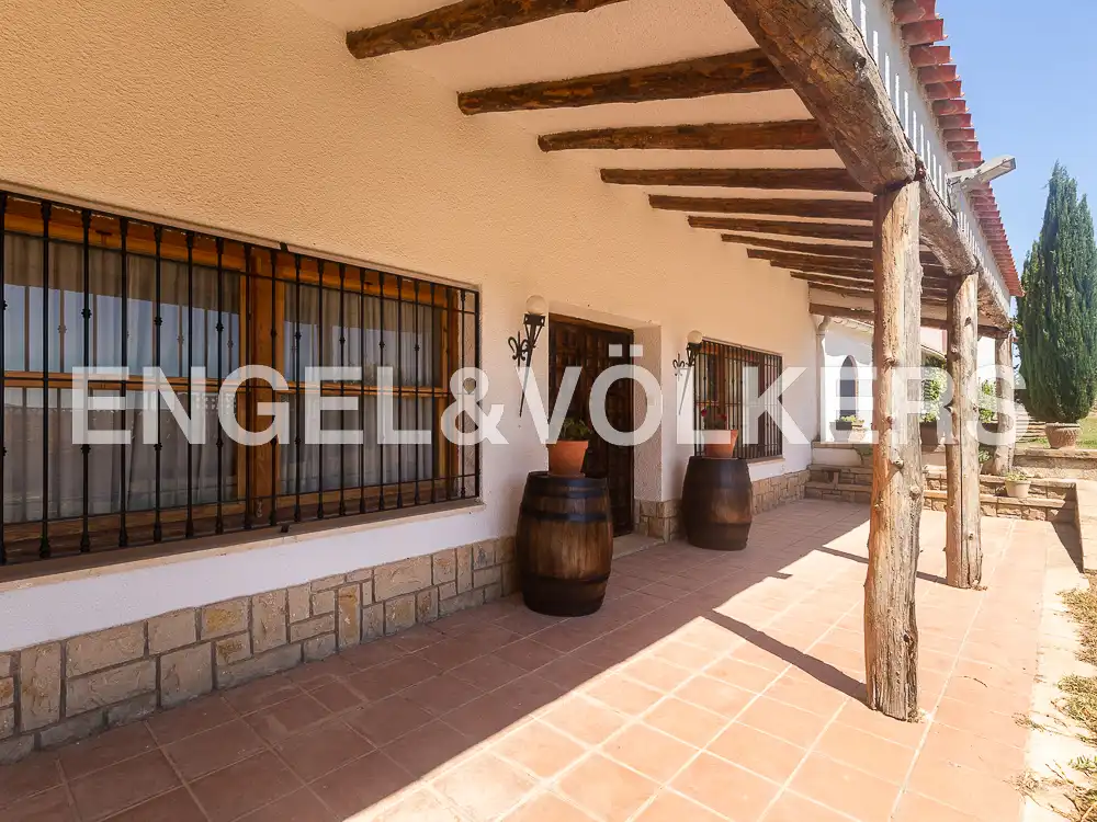 Houses for sale in Requena  with Heating, Private garden and Terrace