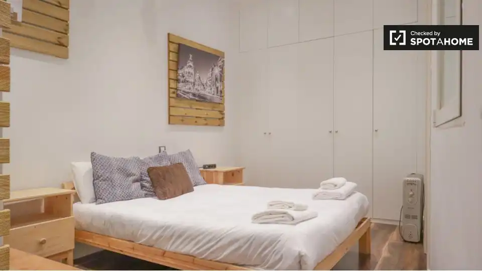 Schlafzimmer von Wohnung zur Miete in Madrid mit Klimaanlage, Heizung und Möbliert