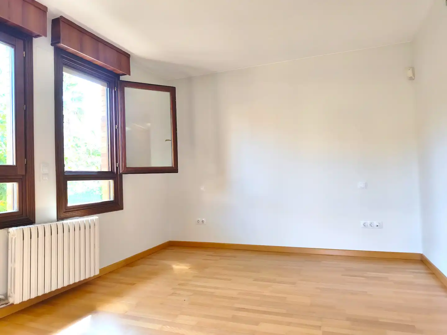 Habitación de Casa o chalet en venta en Zaragoza con Aire acondicionado, Jardín privado y Parquet