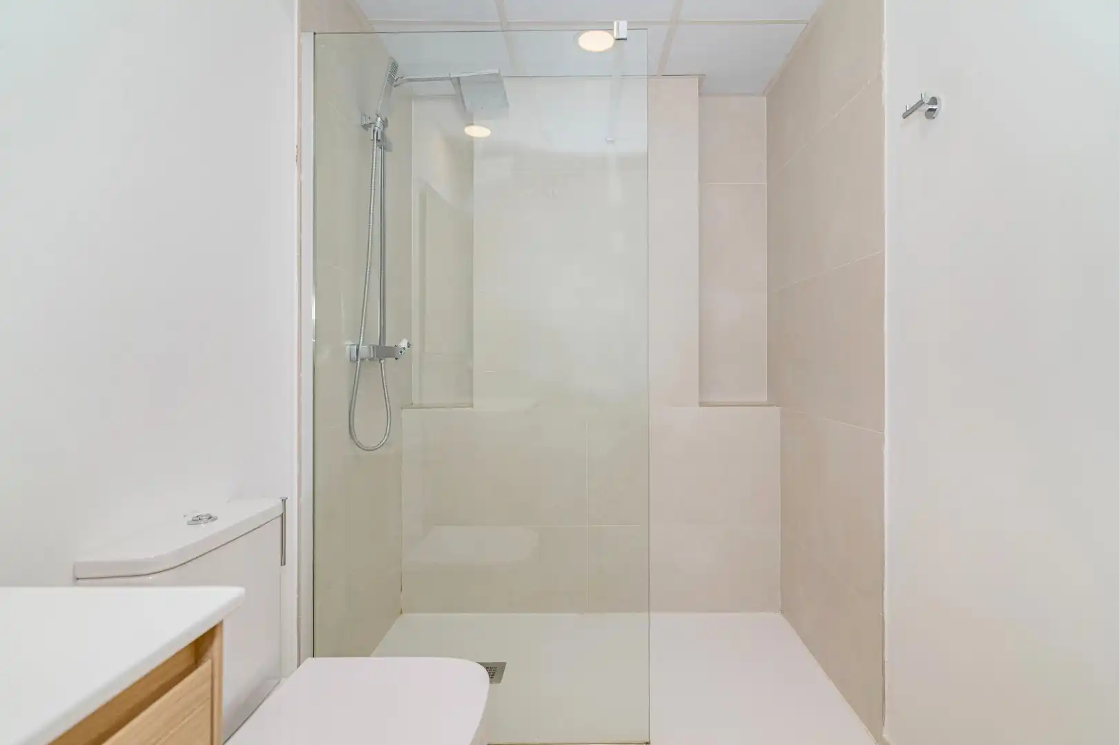 Badezimmer von Wohnungen zur Miete in Granada mit Klimaanlage, Heizung und Terrasse