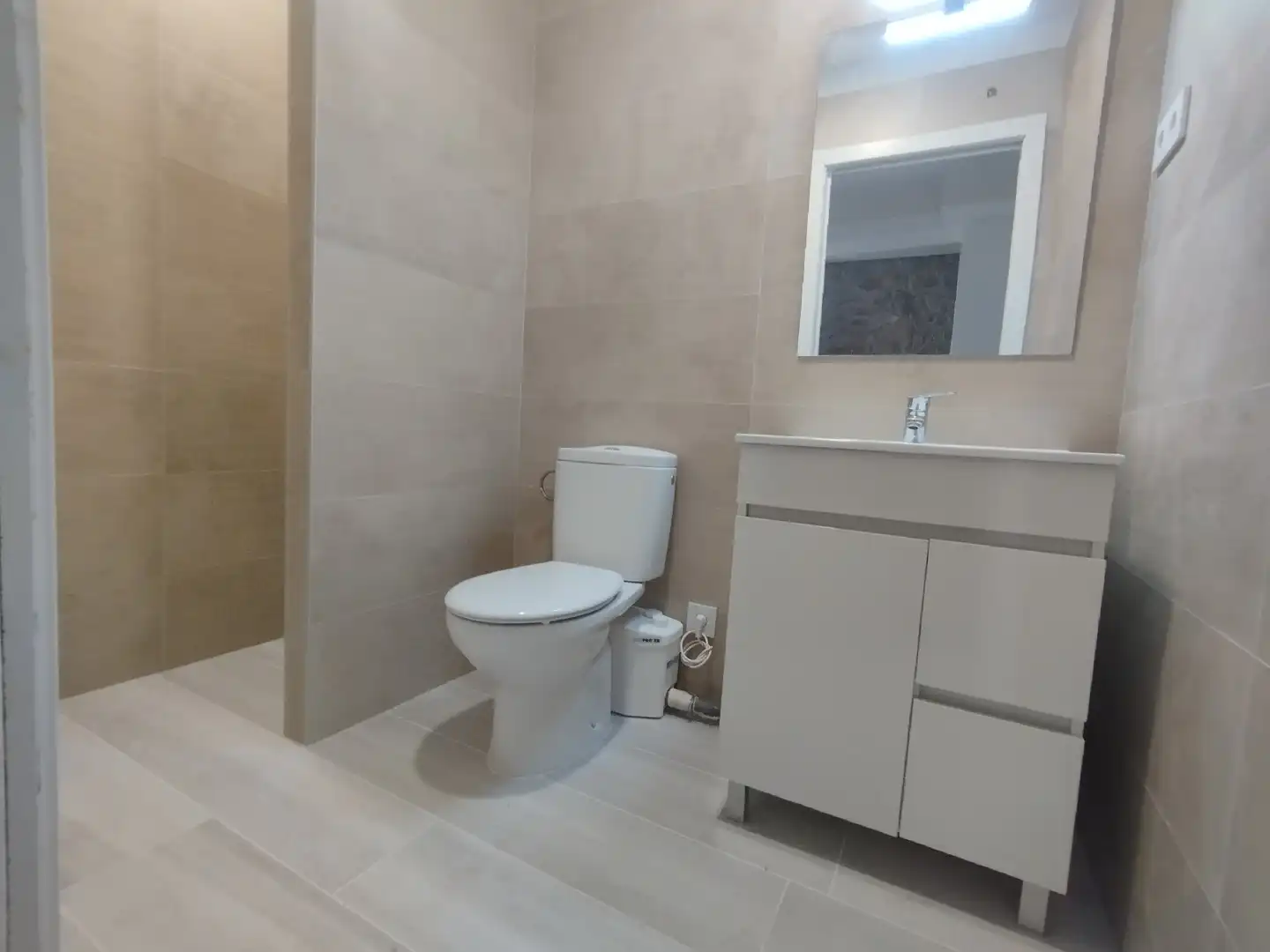 Badezimmer von Geschaftsraum zur Miete in Barcelona mit Klimaanlage und Heizung