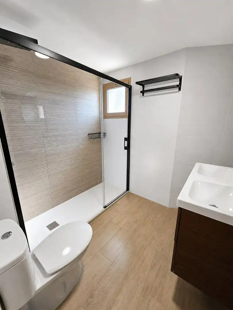 Baño de Piso en venta en Málaga con Aire acondicionado, Jardín privado y Terraza