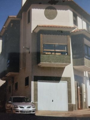 Exterior view of Single-family semi-detached for sale in Linares de Riofrío  with Furnished