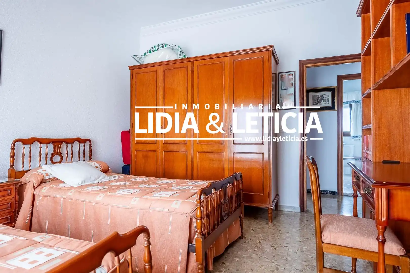 Dormitori de Casa o xalet en venda en Alcalá de Guadaira amb Aire condicionat, Jardí privat i Terrassa