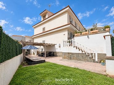 Casa pareada con jardín en venta en Calle Pinar de Ojeda