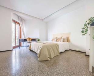 Bedroom of Flat to share in  Valencia Capital  with Air Conditioner and Terrace