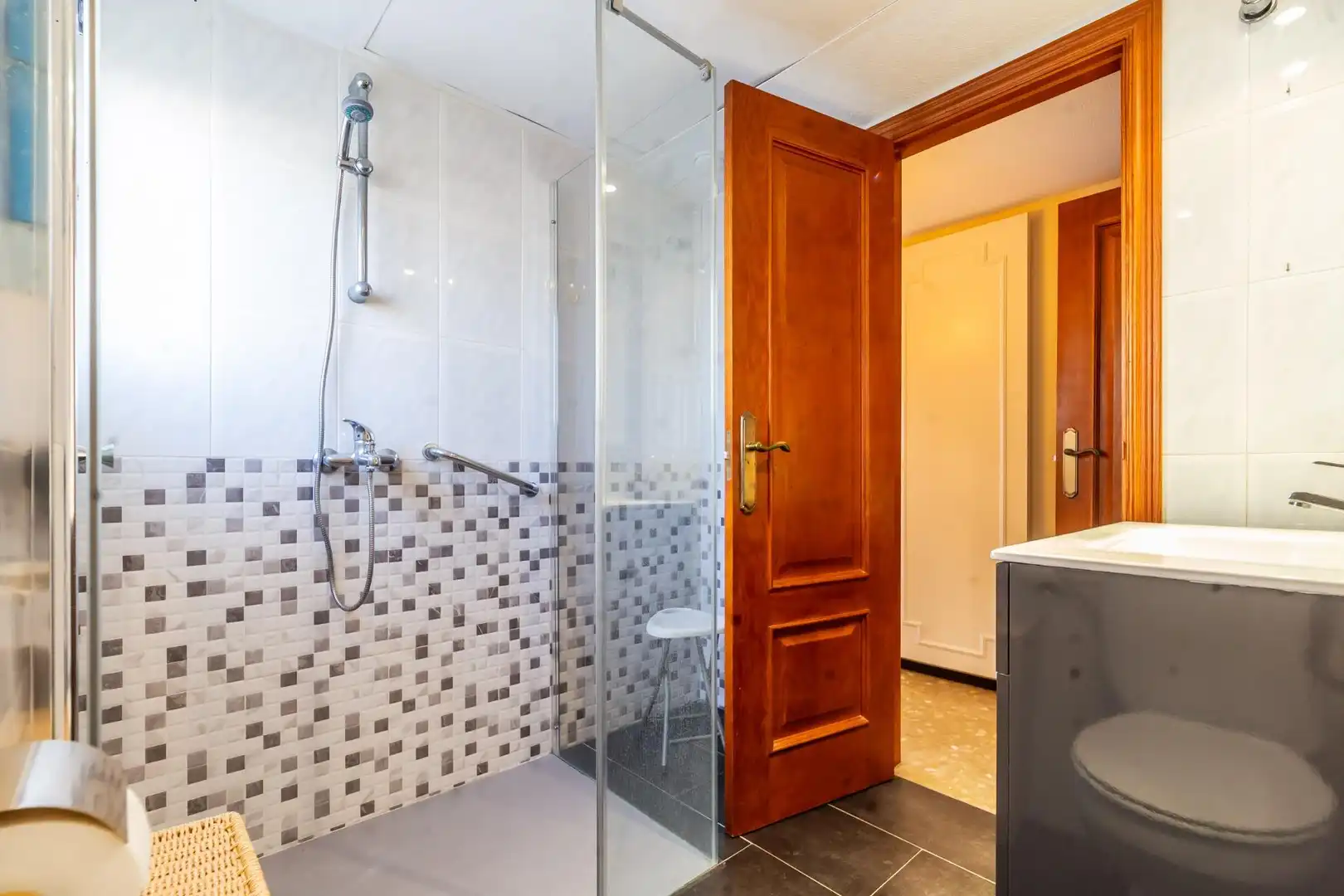 Baño de Piso en venta en Torremolinos con Aire acondicionado, Jardín privado y Terraza