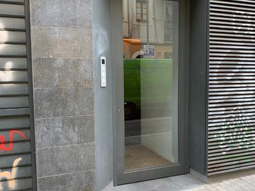 Individual amb ascensor en venda a Carrer del Poeta Cabanyes 35