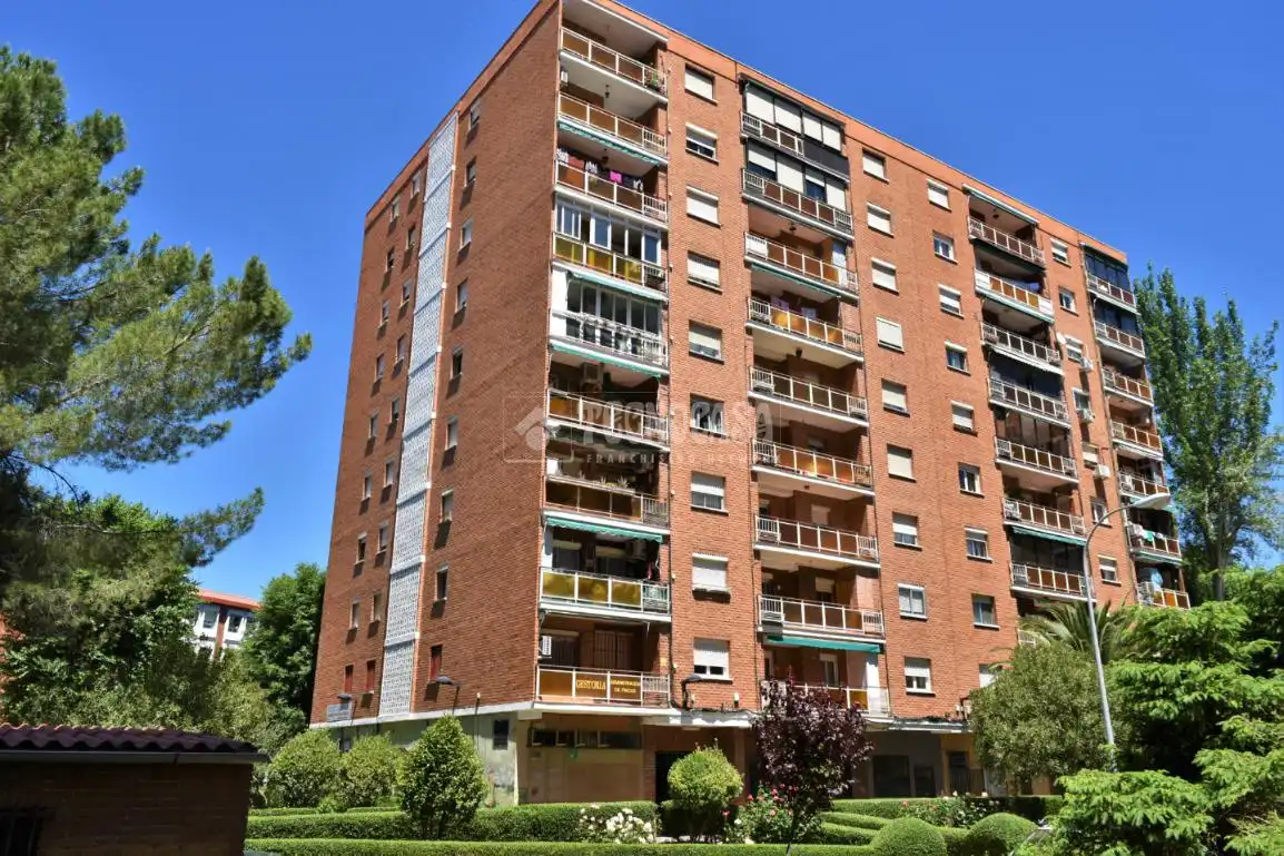 Vista exterior de Piso en venta en Alcalá de Henares con Calefacción y Terraza