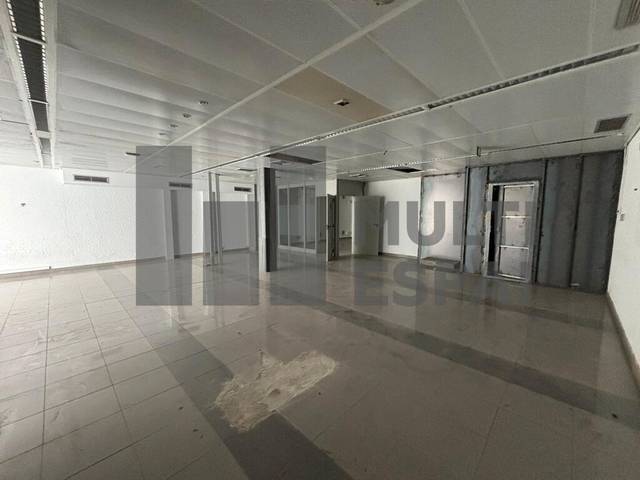 Local comercial en Alquiler en Carrer dels Vergós en Les Tres Torres