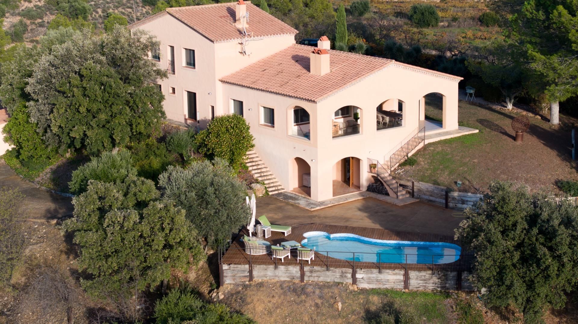 Vista exterior de Finca rústica en venda en Falset amb Jardí privat, Terrassa i Traster