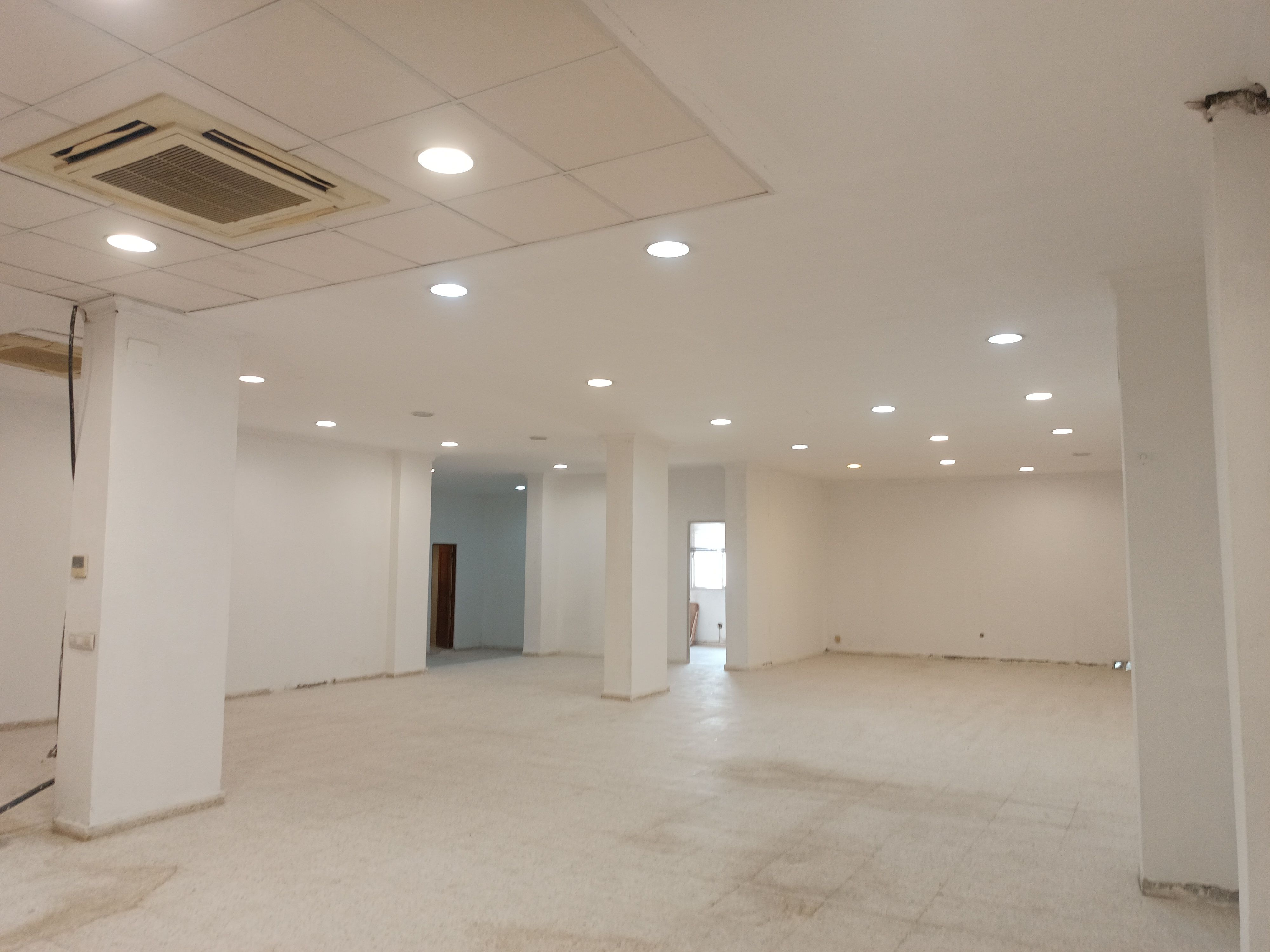 Local de lloguer en San Juan de Aznalfarache amb Aire condicionat