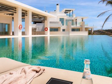 Baixos amb piscina en venda a La Mairena