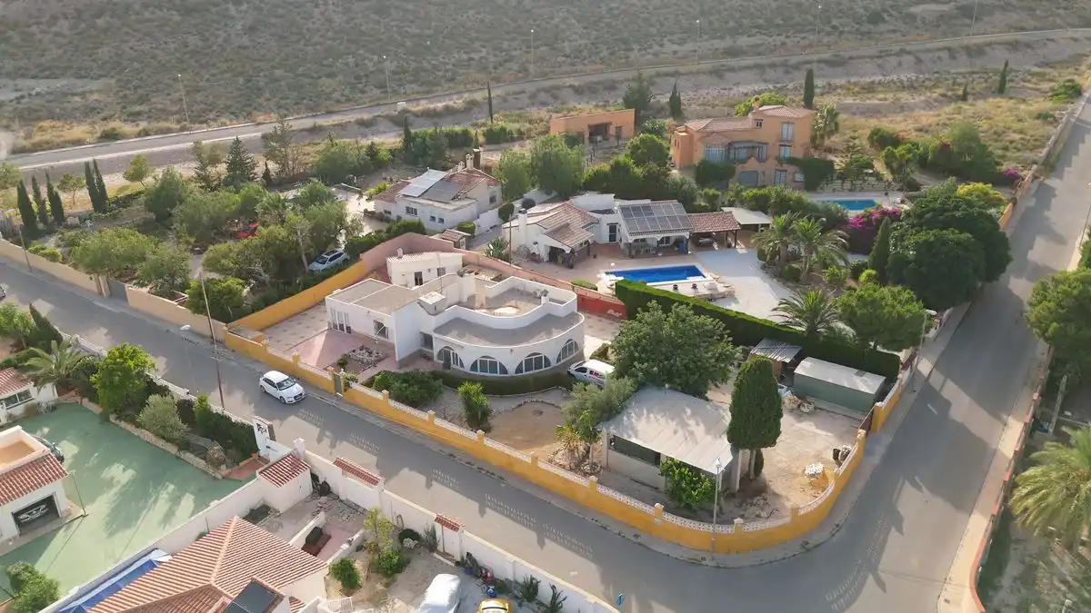 Vista exterior de Casa o xalet en venda en Mutxamel amb Aire condicionat, Calefacció i Jardí privat