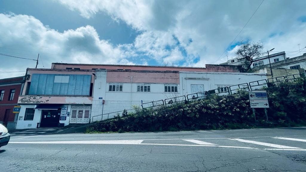 Vista exterior de Nau industrial en venda en San Cristóbal de la Laguna