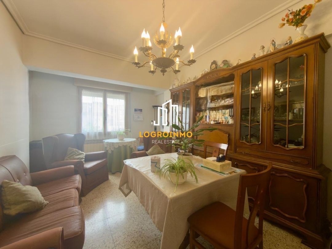 Living room of Flat for sale in  Logroño  with Heating, Furnished and Balcony