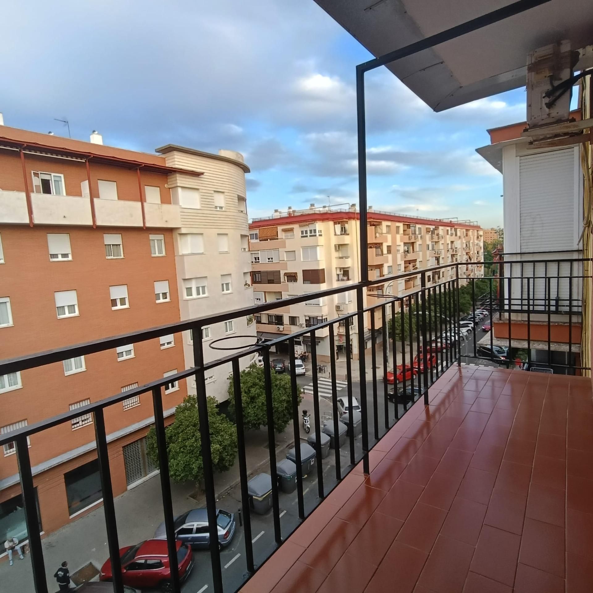Vista exterior de Pis en venda en  Sevilla Capital amb Aire condicionat i Balcó