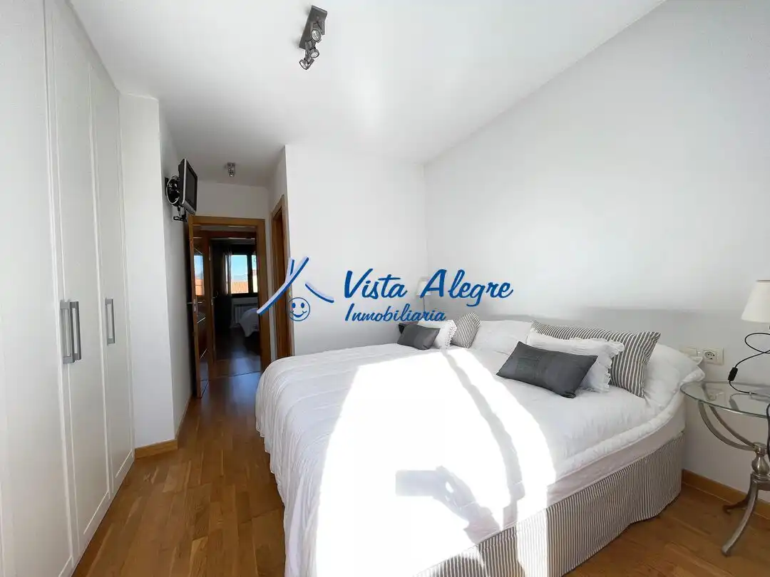 Habitación de Ático en venta en Haro con Calefacción, Parquet y Terraza