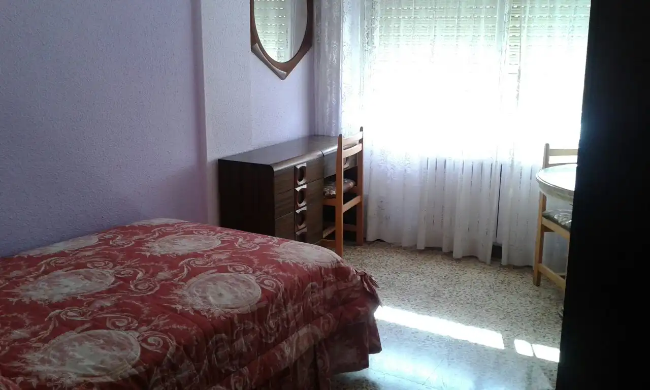 Bedroom of Flat for rent in Zaragoza  with Heating, Furnished and Oven