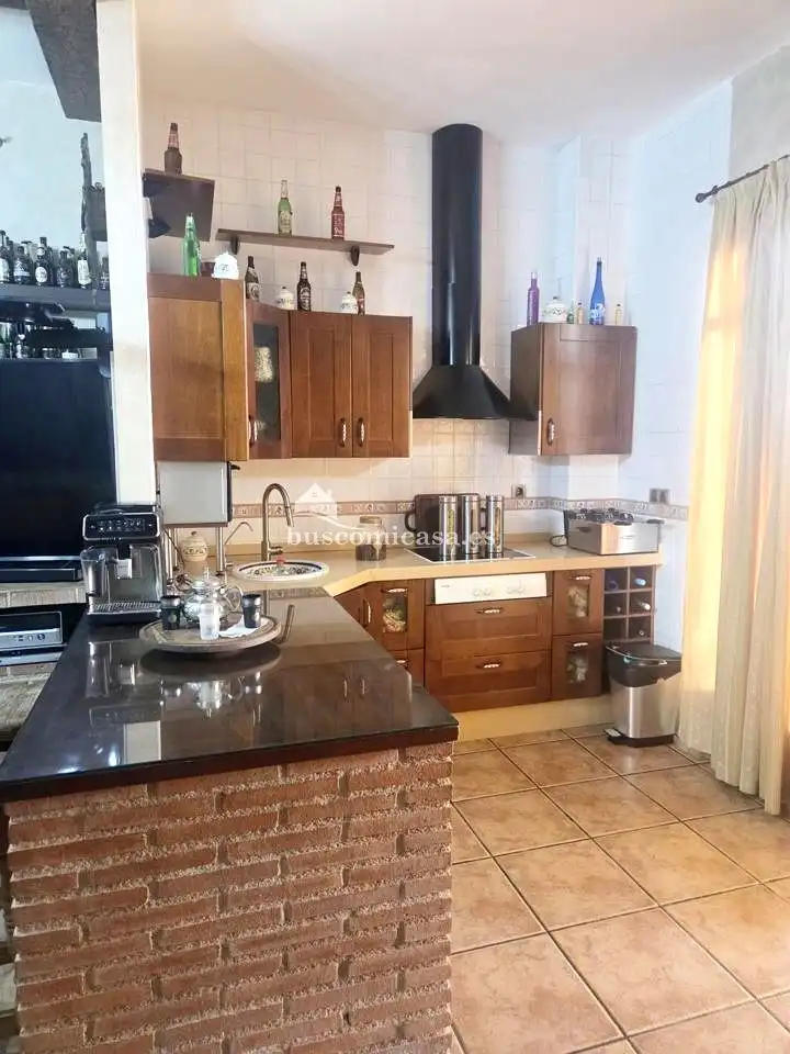 Cuina de Casa adosada en venda en Torredonjimeno amb Aire condicionat, Calefacció i Piscina