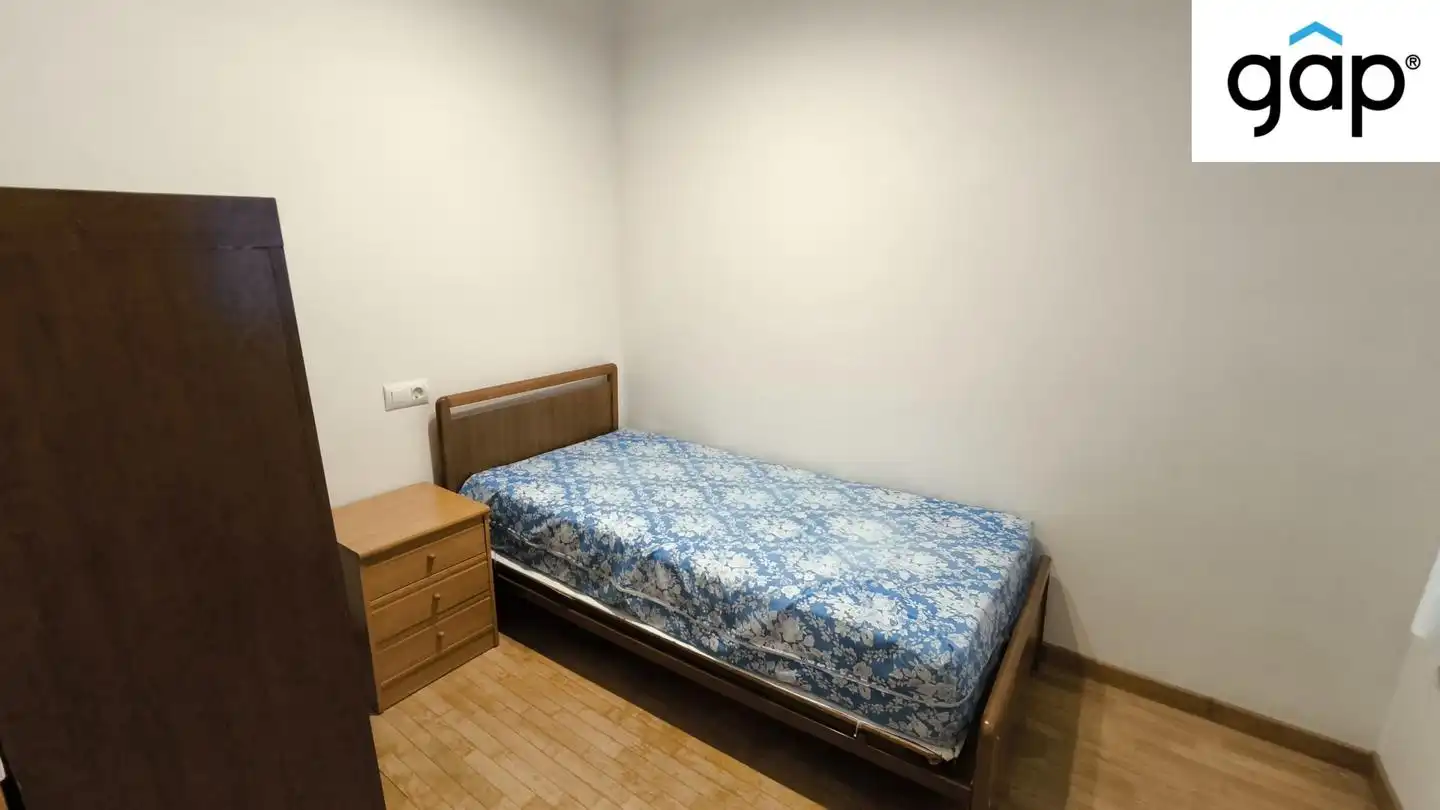 Habitación de Piso de alquiler en Cuenca con Calefacción, Terraza y Amueblado