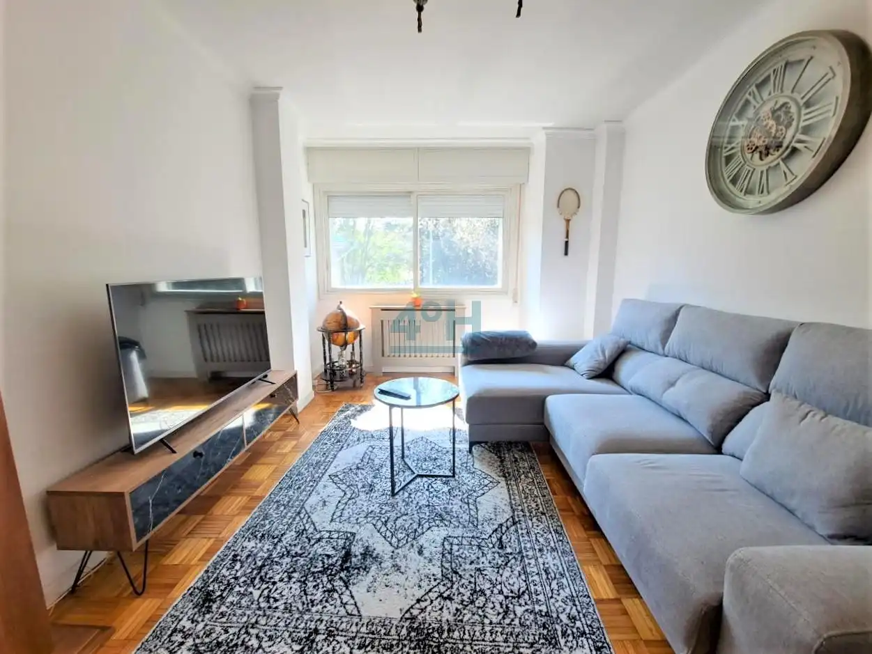 Sala d'estar de Pis en venda en Casco Viejo