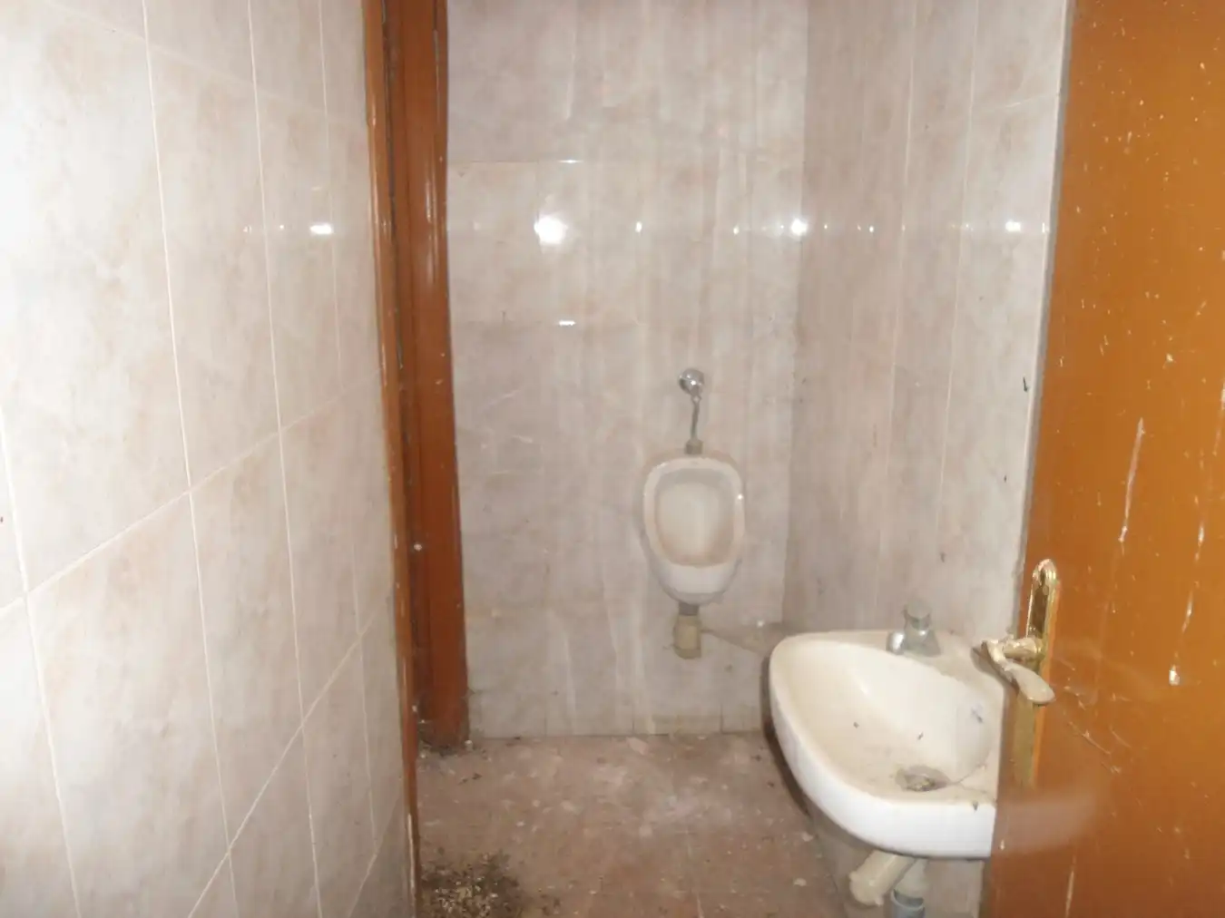 Bathroom of Commercial properties for sale in Arabayona de Mógica