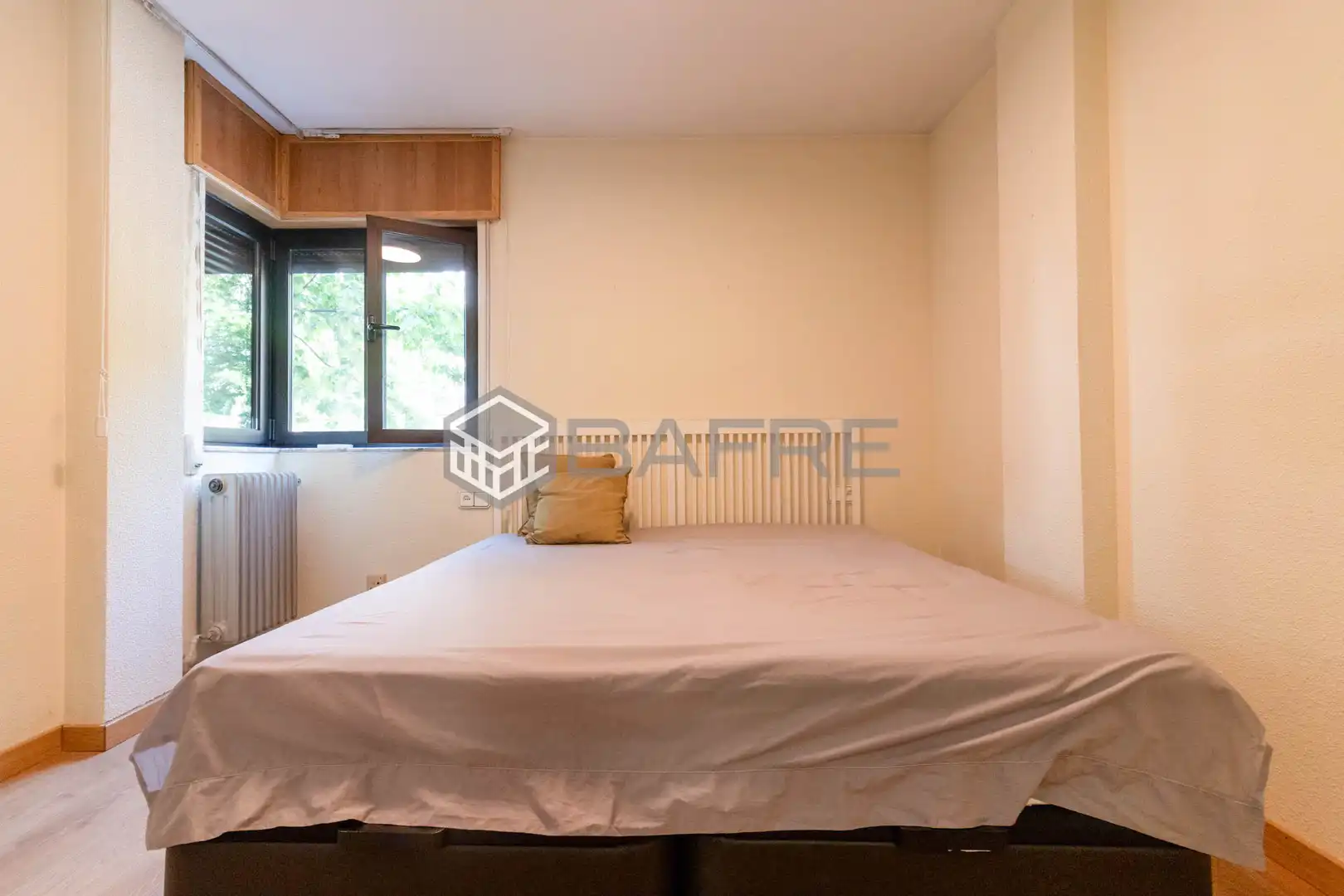 Habitación de Piso en venta en Madrid con Calefacción y Piscina