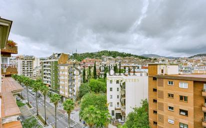 Vista exterior de Àtic en venda en  Barcelona Capital amb Calefacció, Terrassa i Balcó