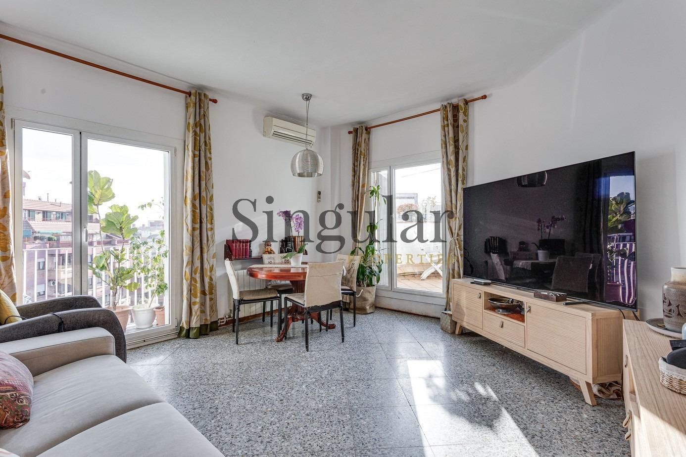 Wohnzimmer von Dachboden zum Verkauf in  Barcelona Capital mit Klimaanlage, Terrasse und Balkon