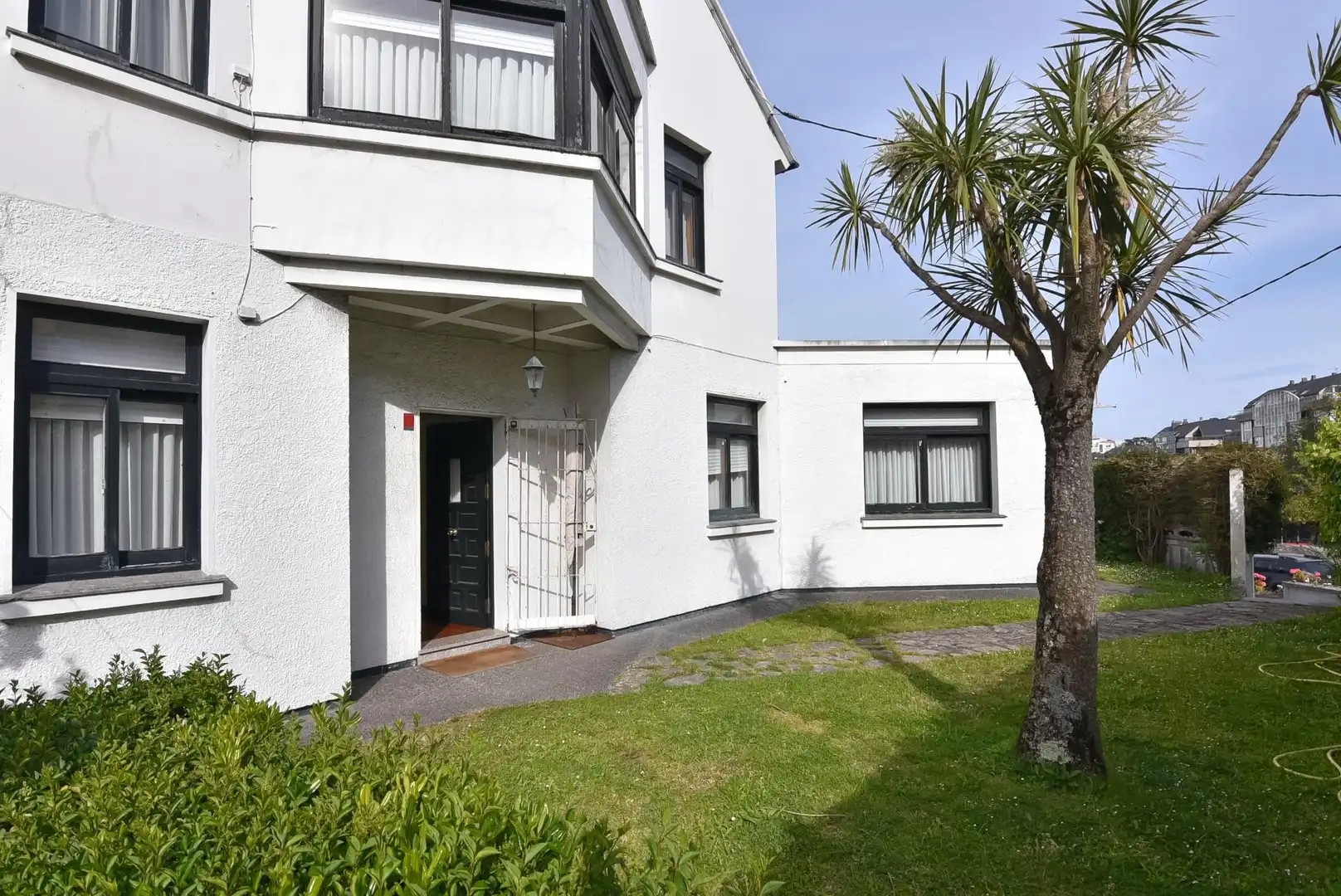 Vista exterior de Casa o xalet en venda en A Coruña Capital  amb Calefacció, Jardí privat i Parquet
