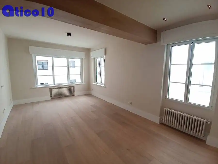 Flat for rent in Calle Asturias, Parque San Francisco - Uría