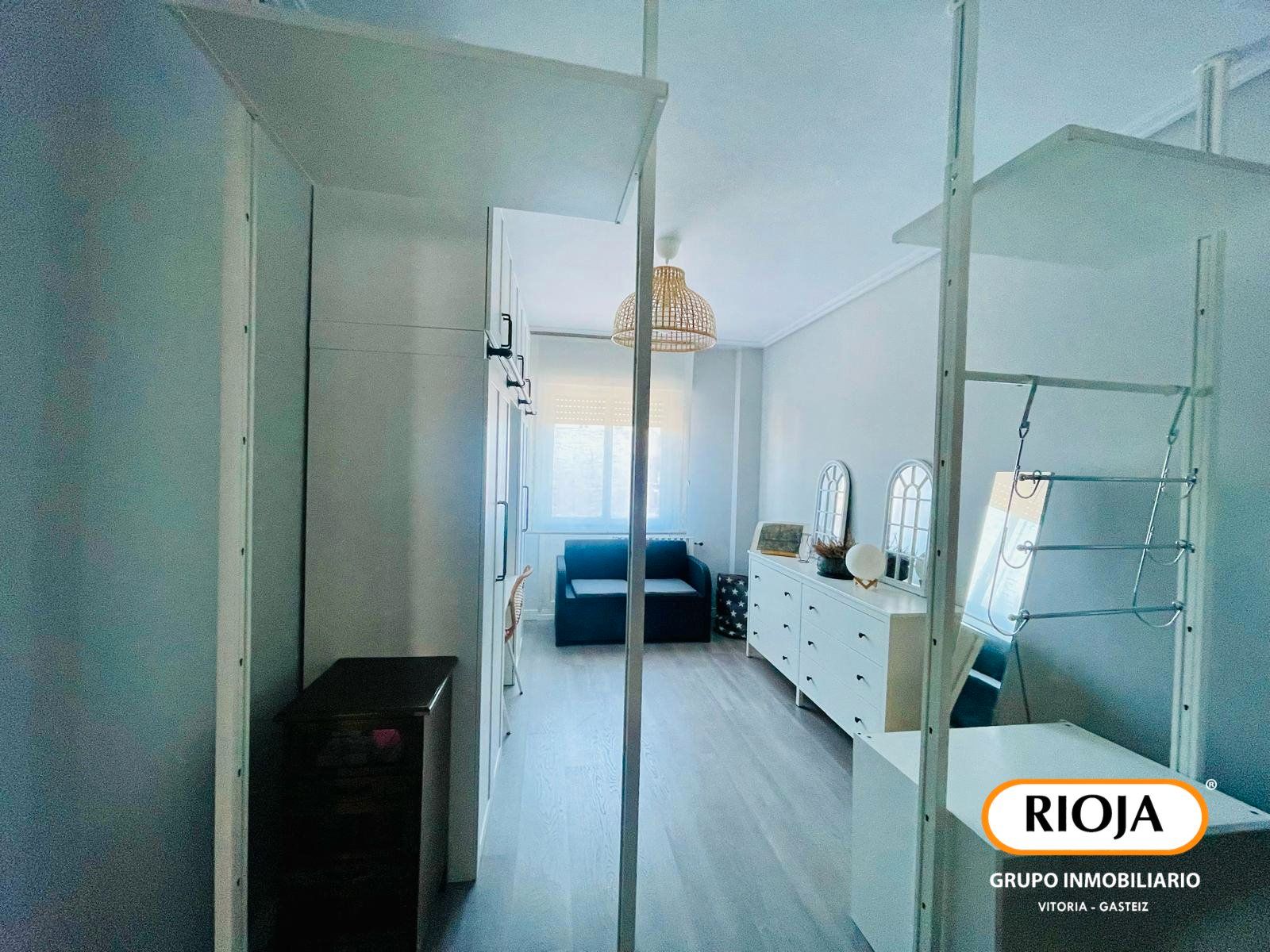 Habitación de Piso en venta en Vitoria - Gasteiz con Amueblado