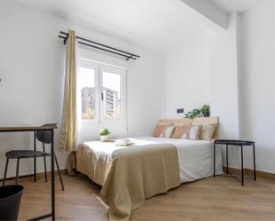 Bedroom of Apartment to share in  Valencia Capital  with Air Conditioner