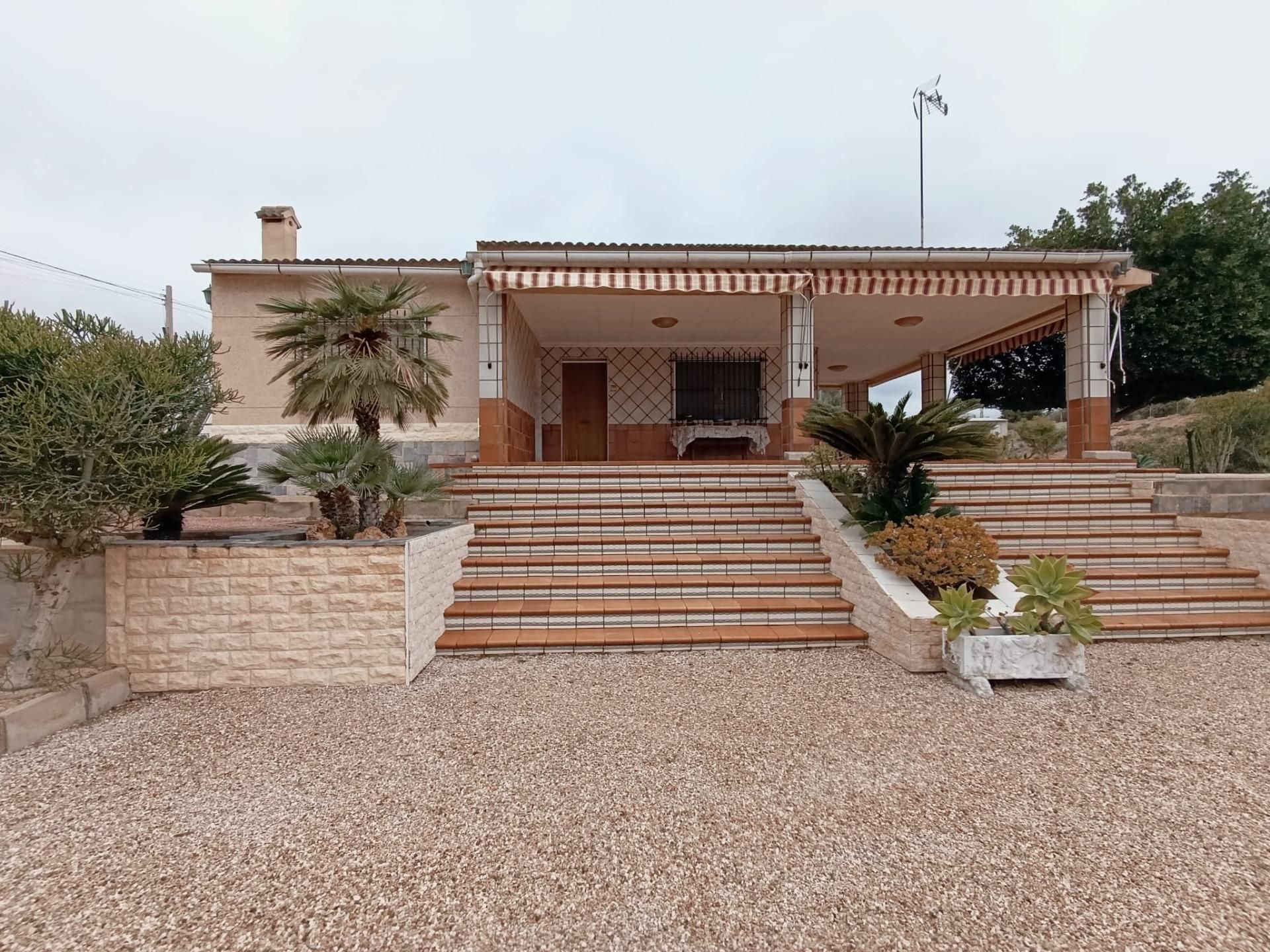 Vista exterior de Casa o xalet en venda en Elche / Elx amb Calefacció, Jardí privat i Terrassa