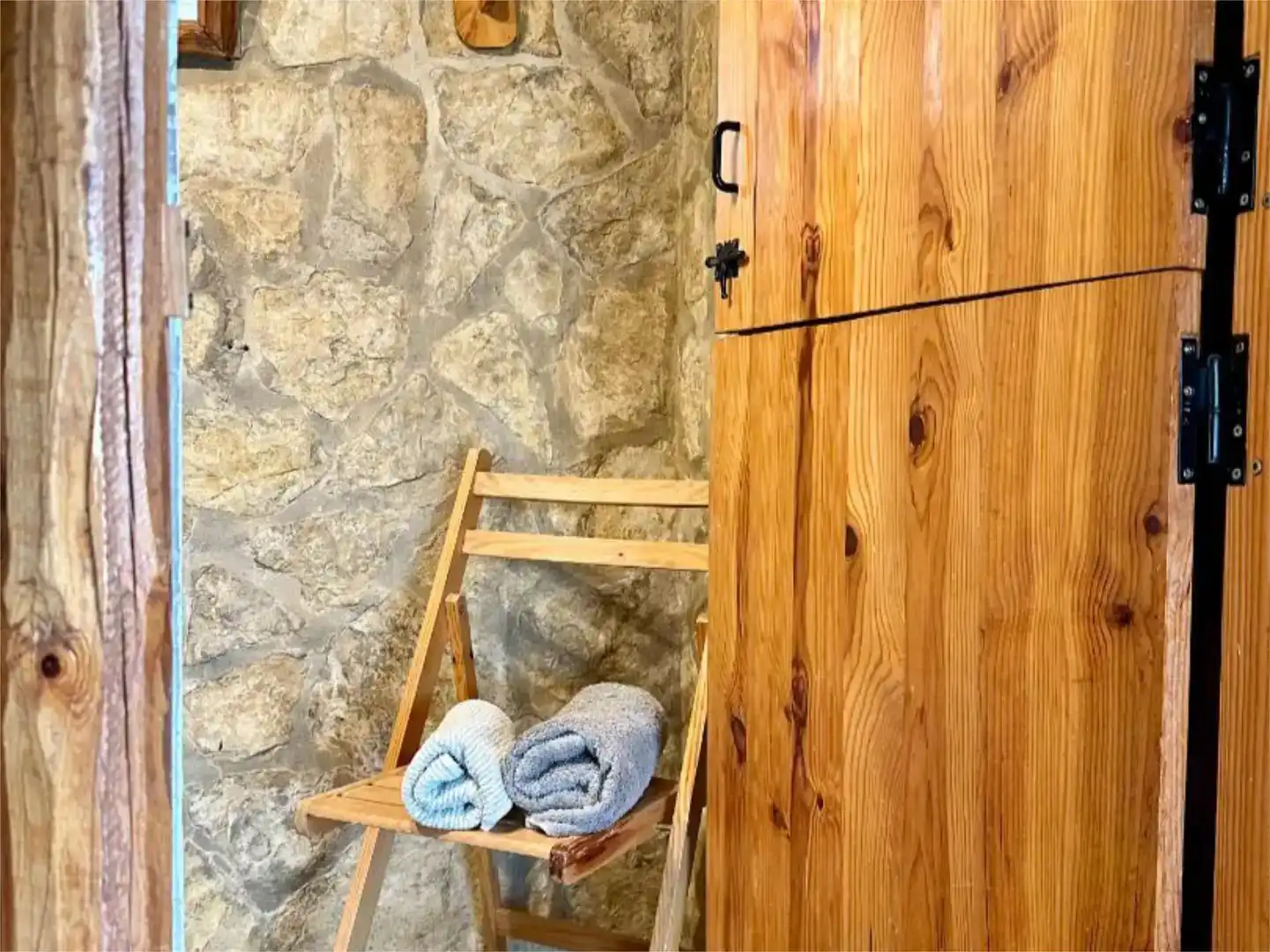 Dormitori de Local en venda en Montanejos amb Parquet i Moblat