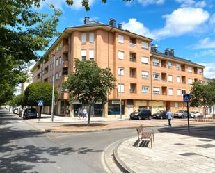 Vista exterior de Pis en venda en Ponferrada amb Calefacció, Traster i Moblat