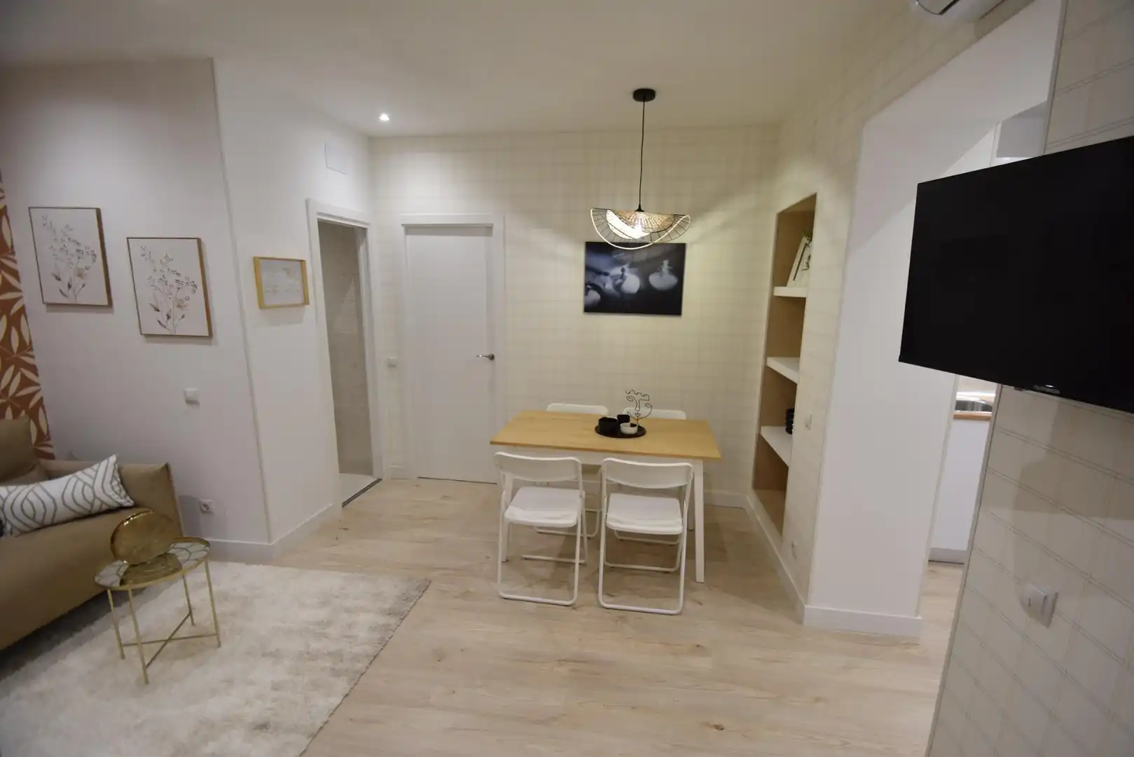 Menjador de Apartament en venda en Madrid amb Aire condicionat, Calefacció i Moblat