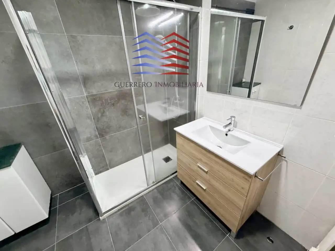 Baño de Piso de alquiler en Ourense Capital  con Calefacción, Parquet y Alarma