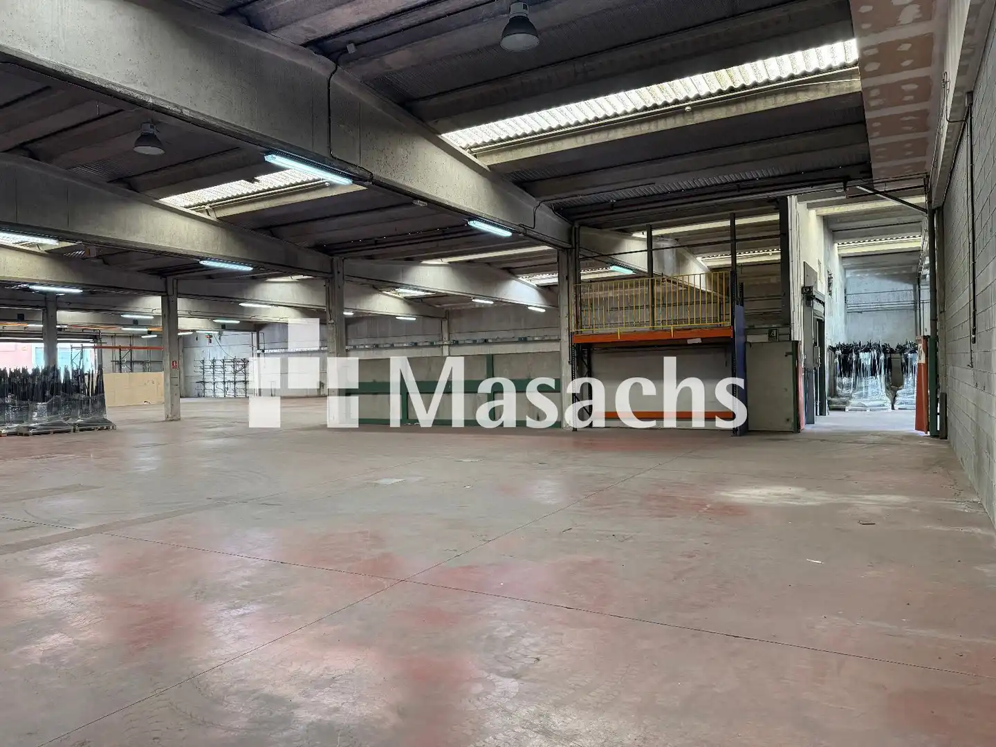 Industrial building to rent in Centre, imagen 3