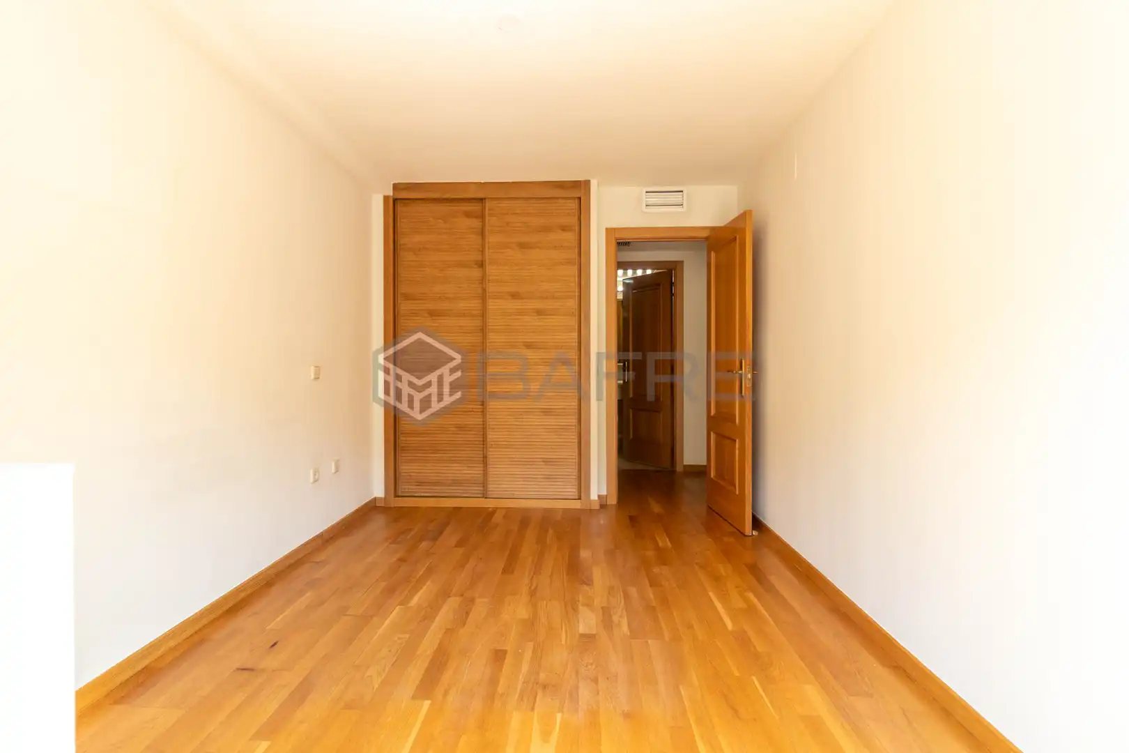 Bedroom of Flat for rent in Madrid  with Air Conditioner and Parquet flooring
