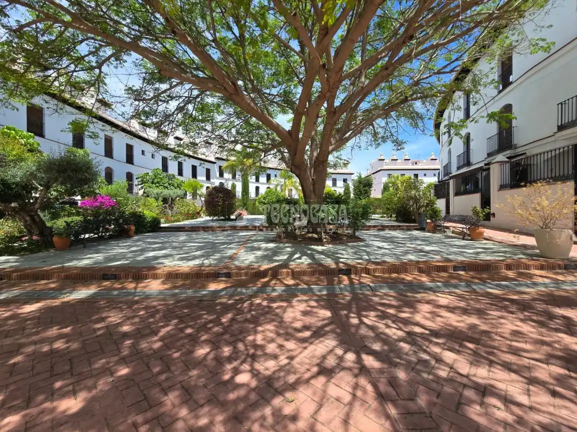 Vista exterior de Piso en venta en Vélez de Benaudalla con Aire acondicionado, Terraza y Piscina comunitaria