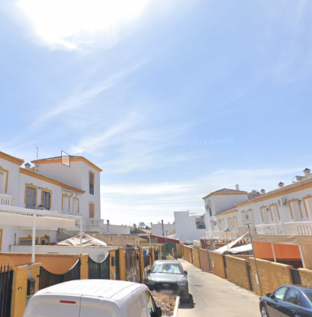 Vista exterior de Casa adosada en venda en San Juan del Puerto amb Piscina