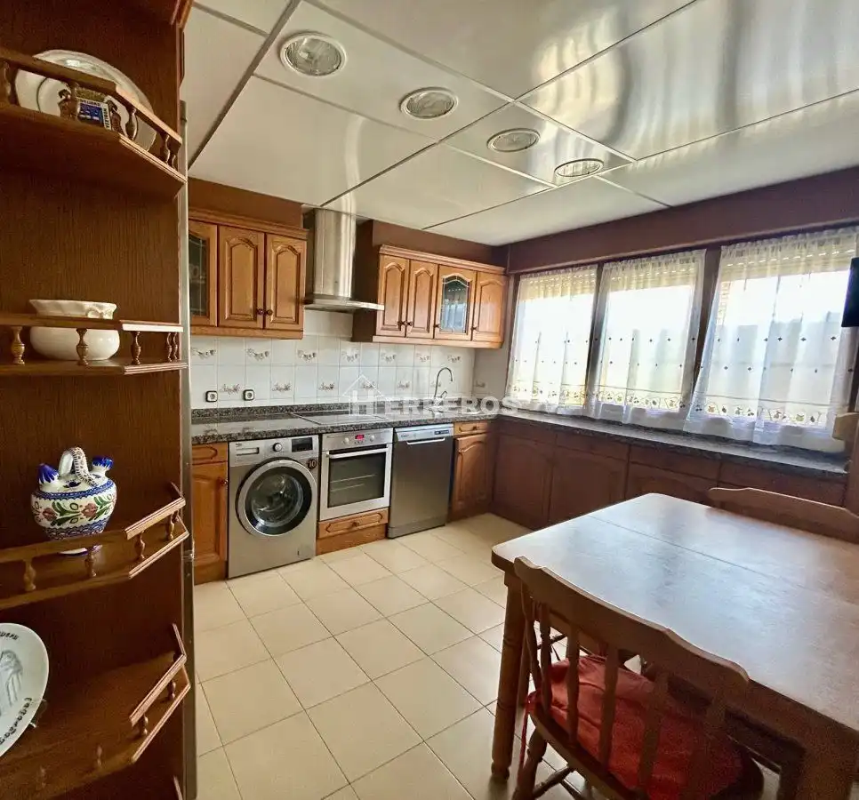 Cocina de Casa adosada en venta en Baños de Río Tobía con Aire acondicionado, Calefacción y Parquet
