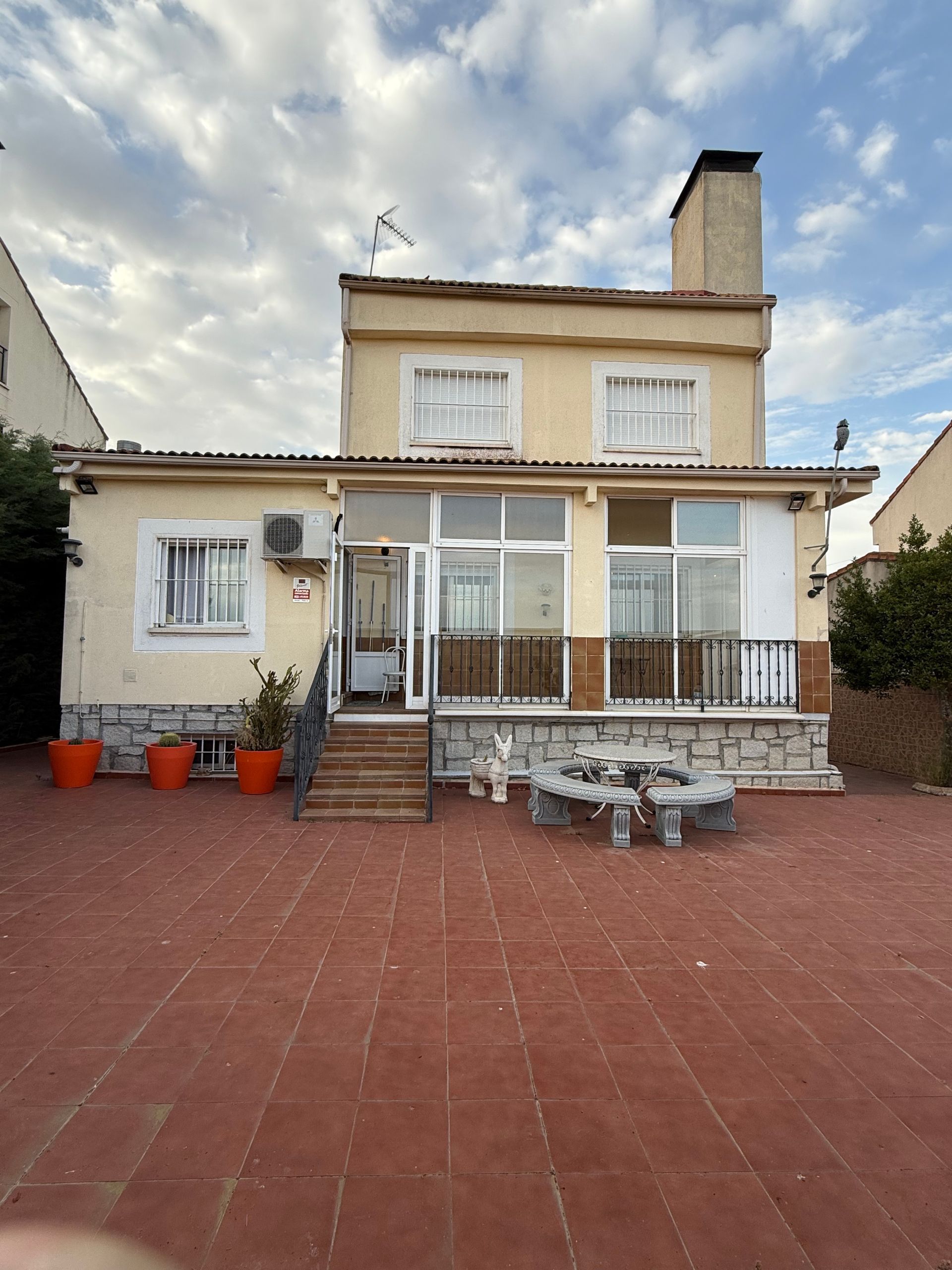 Vista exterior de Casa o xalet en venda en Las Ventas de Retamosa amb Aire condicionat, Calefacció i Traster