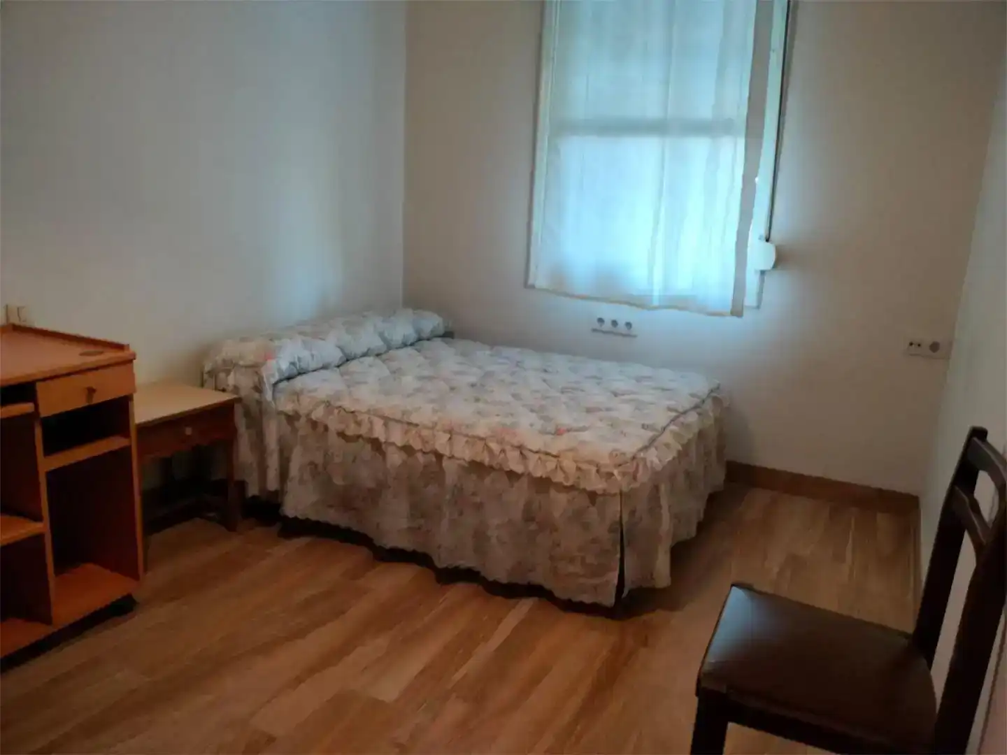 Habitación de Piso de alquiler en Vigo  con Amueblado