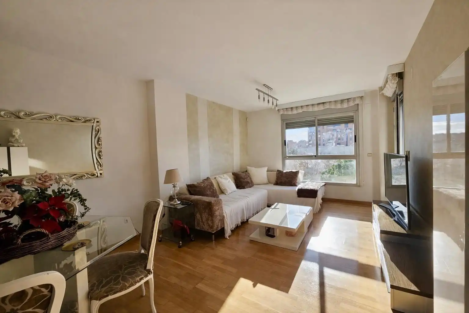 Sala de estar de Apartamento de alquiler en  Valencia Capital con Aire acondicionado, Calefacción y Jardín privado